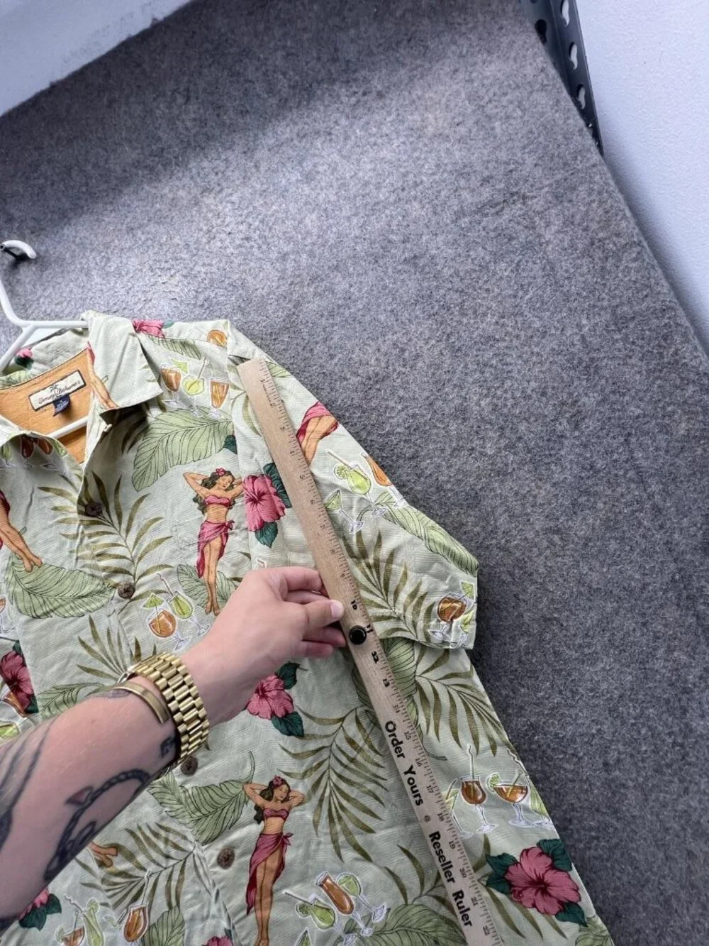Tommy Bahama Shirt Men Medium Green Silk Hawaiian Pin Up Tropical Camp Print